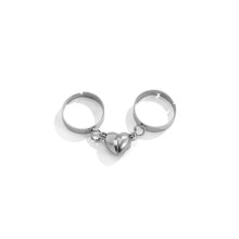 Laden Sie das Bild in den Galerie-Viewer, Magnetischer herzförmiger Ring Paare Ring Best Friends Ring
