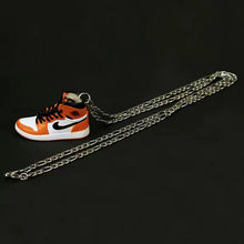 Laden Sie das Bild in den Galerie-Viewer, Simulation Schuhe aus Silikon Halsketten AJ Junge Mädchen Geschenk Jordan Halsketten
