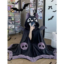 Laden Sie das Bild in den Galerie-Viewer, Süßes Fledermaus-Schal-Umhang-Hauskleid für Halloween
