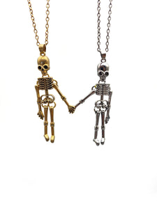 Halten Sie die Hände bis zum toten Halloween-Skelett-Geist-Schädel-Magnet-Halskette