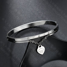 Cargar imagen en el visor de la galería, Número romano de acero inoxidable Forever Love Love Heart Charm Bracelet
