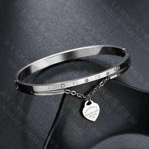 Número romano de acero inoxidable Forever Love Love Heart Charm Bracelet