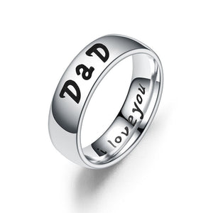 Passende Ringe für Mutter, Tochter, Vater und Sohn mit der Aufschrift „Ich liebe dich“.